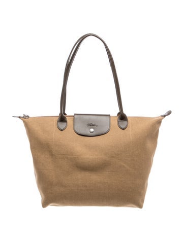Signature Shoulder Bag