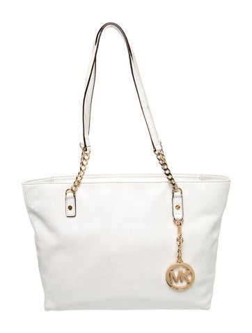 Signature Shoulder Bag