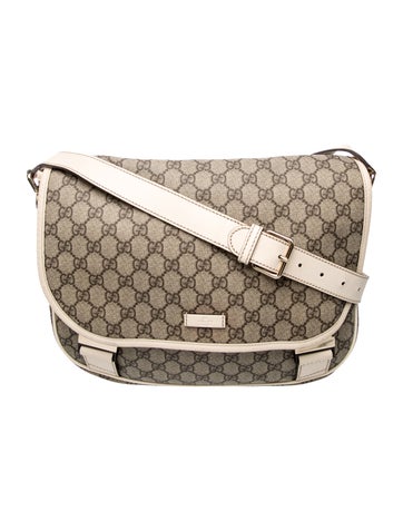 GG Supreme Flap Messenger Bag Medium