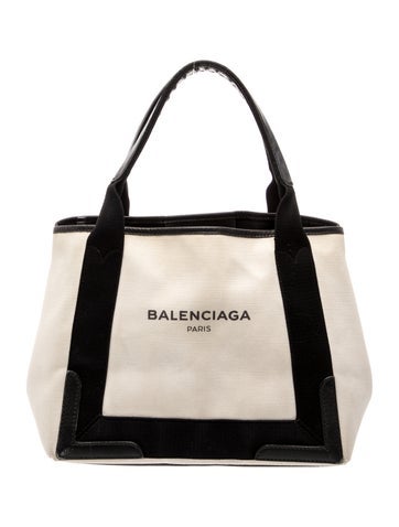 Signature Shoulder Bag Small
