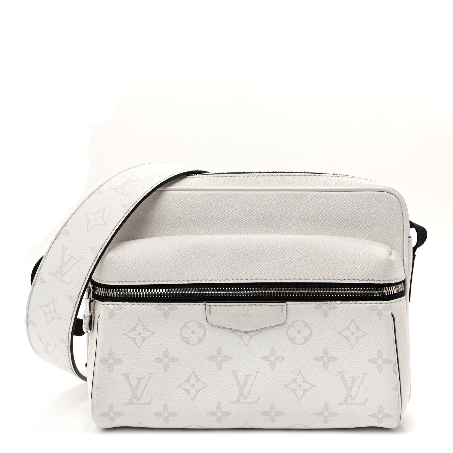 Louis Vuitton Taigarama Outdoor Messenger Antartica