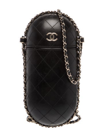 Quilted Chain Around Phone Holder