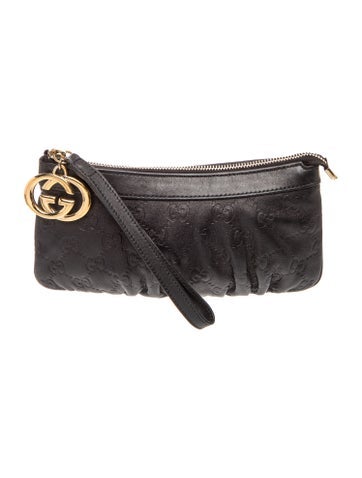 Interlocking G Wristlet Pochette