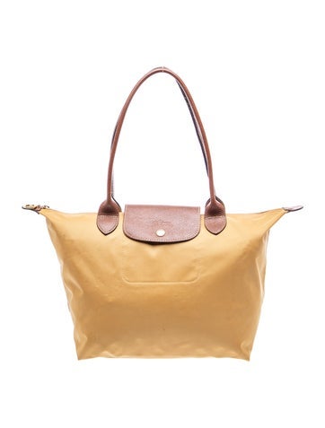 Signature Shoulder Bag