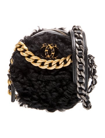 Shearling 19 Round Clutch With Chain