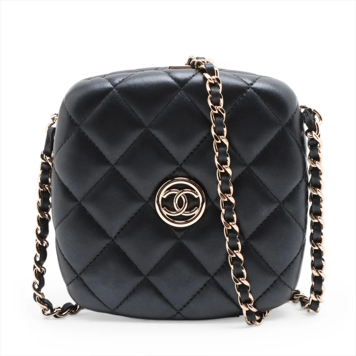 Chanel Matelasse Lambskin Chain Shoulder Bag Black Gold Metal Fittings 32 Series