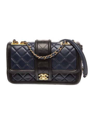 Medium Elegant Flap Bag
