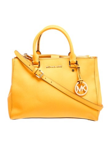 Signature Top Handle Bag Medium