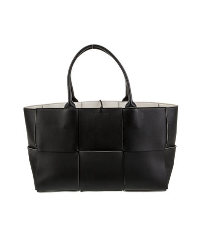 Bottega Veneta Veneta Leather Arco Medium