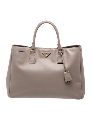 Saffiano Lux Leather Galleria Tote Medium