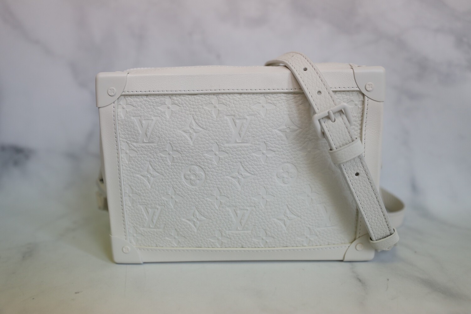 Louis Vuitton Louis Vuitton Soft Trunk White, Preowned in Dustbag MA001
