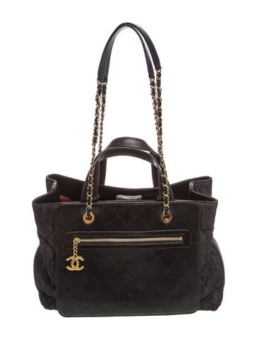 CC Medallion Shoulder Bag