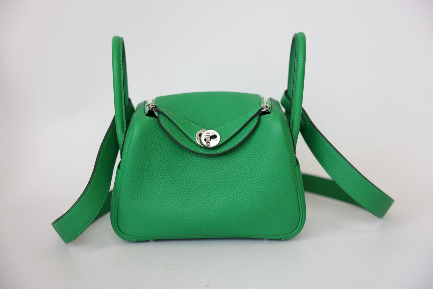 Hermes Hermes Lindy Mini 20 Bag, Green Bambou Clemence Leather and Palladium Hardware, W 2024 Stamp, Preowned in Box WA001
