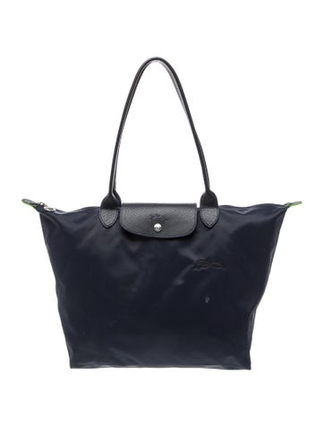 Signature Shoulder Bag