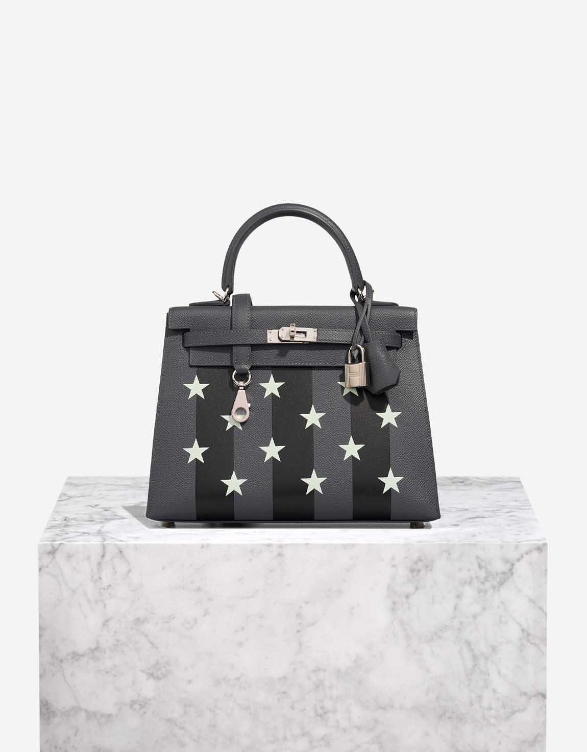 
		Kelly 25 Sellier Casaque Étoilée Epsom / Tadelakt / Chèvre Mysore Ardoise / Noir / Peppermint    