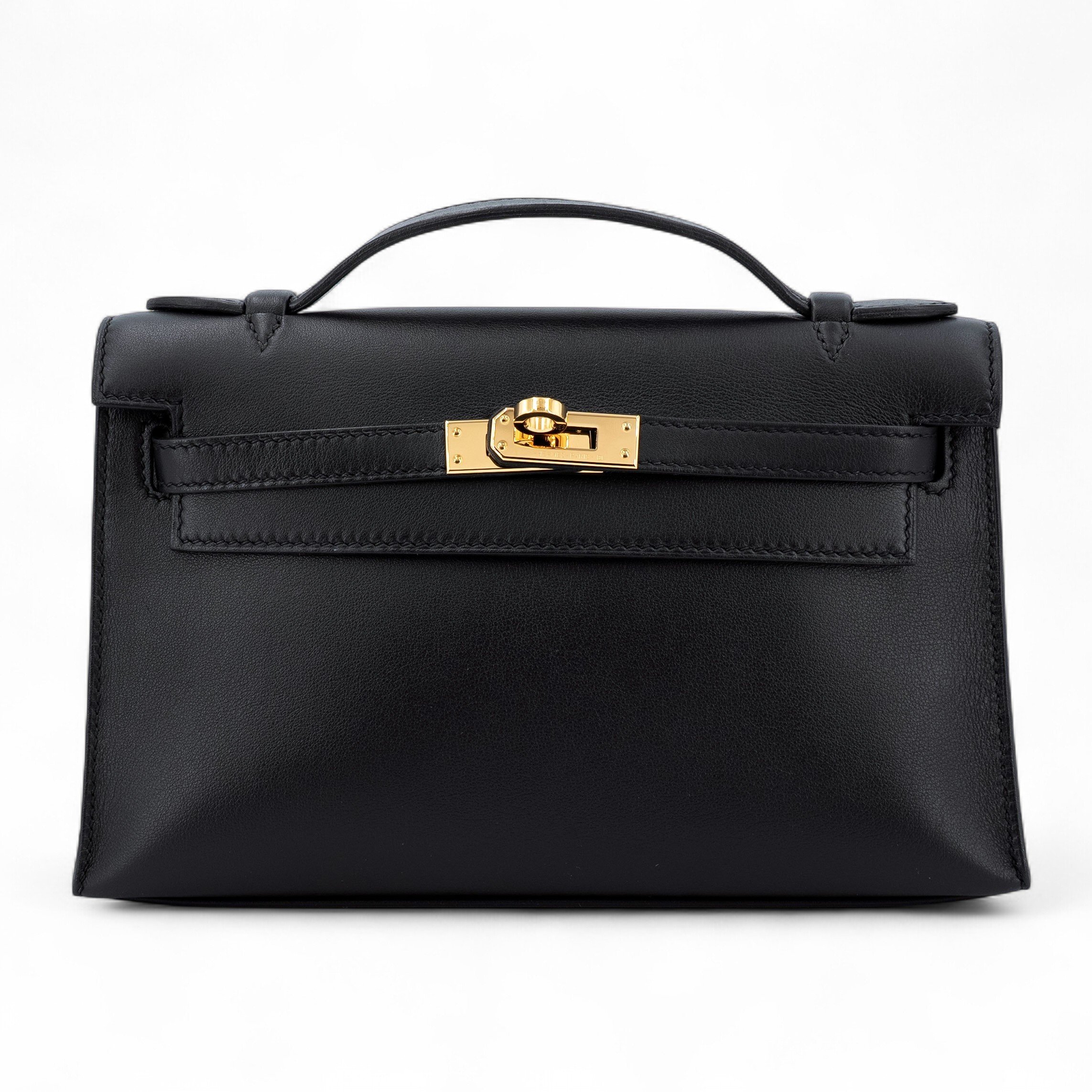 Hermes Very Good ( Rank A)  HERMÈS  Kelly Pochette Noir (89) Swift Gold hardware C (2018)