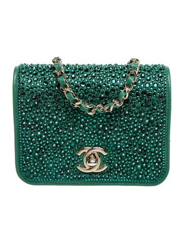 Chanel 2022 Paris-Le19M Strass CC Clutch on Chain