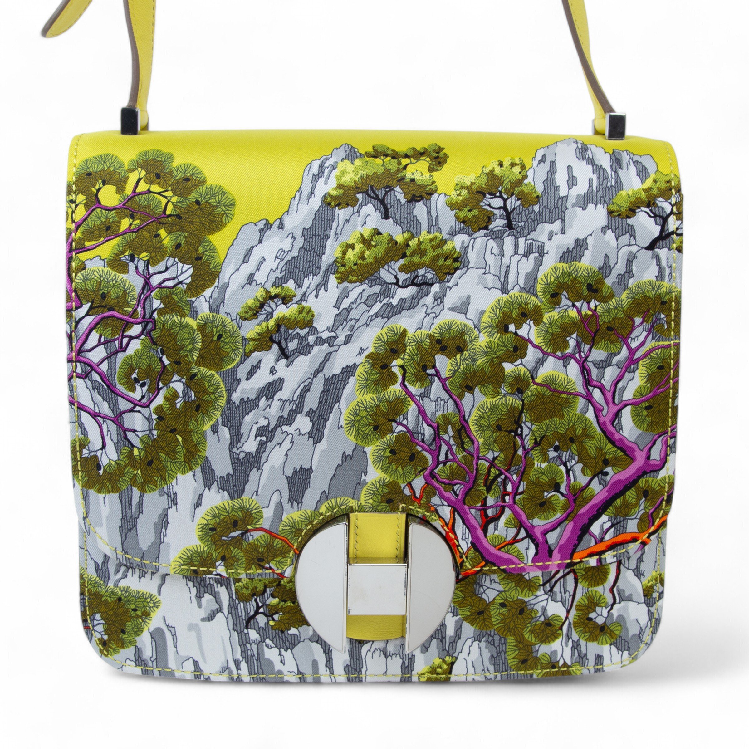 Hermes Very Good ( Rank A)  HERMÈS  2002-20 Multi-color silk Swift Palladium hardware D (2019)