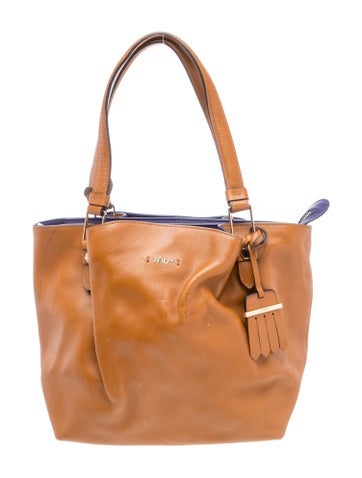 Tod's Leather Shoulder Bag