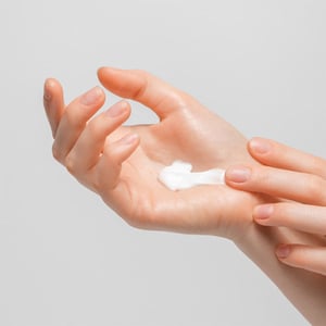 CARE:NEL Anti-Melasma Cica Cream 40ml •