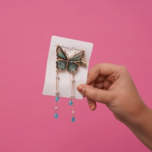 Premium Butterfly Hair Clip With Pearl & Chain - Green
