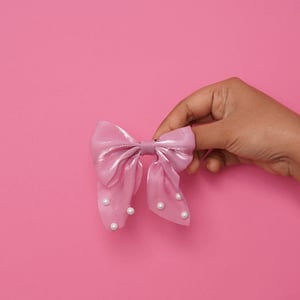 Short Bow Hair Clip With Pearls - Light Magenta