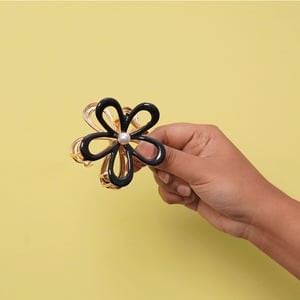 Flower Shape With Pearl Metal Clip - Black