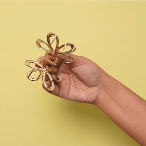 Flower Shape With Pearl Metal Clip - Black