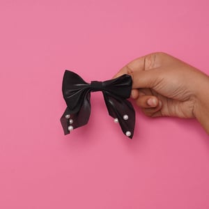 Short Bow Hair Clip With Pearls - Black