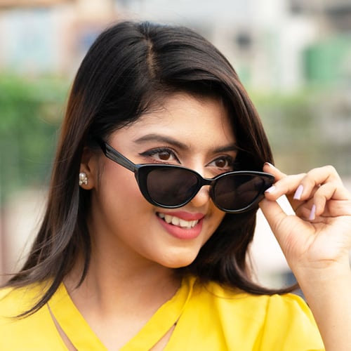 Triangular Retro Small Frame Cat Eye Sunglasses - Black (240034)