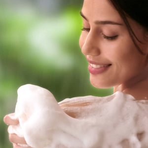 Buy 3 Lux Shower Gel Get 3 Loofa And Travel Bag Free (Black Orchid, Orange Blossom, French Rose)