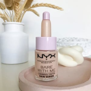 NYX Bare With Me Luminous Tinted Skin Serum 12.6ml - Universal Medium BWMLSS03