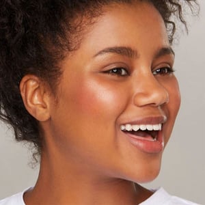 Essence The Blush 5g - 10 Befitting