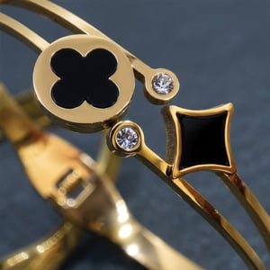 Luxurious Design Bracelet For Women - Black Alhambra Diamond
