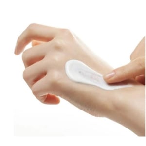 SOME BY MI Truecica Mineral Calming Tone-Up Suncream 50ml - SPF50+ PA++++ •