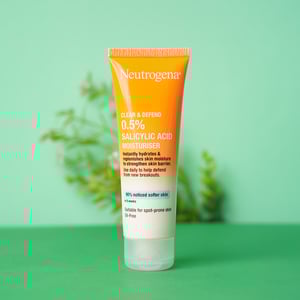 Neutrogena Clear & Defend Oil Free Moisturiser 50ml •