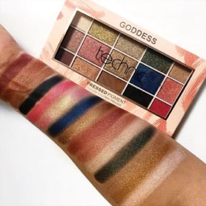 Technic 15 Pressed Pigment Eyeshadow Palette - Goddess •