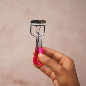 P&W Eyelash Curler - Pink