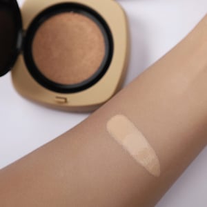 Guerniss Air Cushion Caviar Essence Moisturizing BB Cream 2pc Set - G10 Ivory