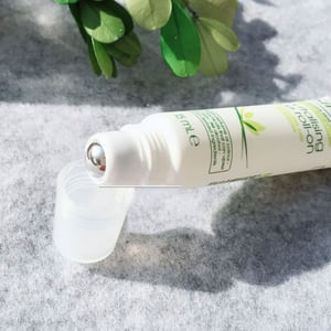 Simple Kind To Eyes Revitalising Eye Roll-On 15ml