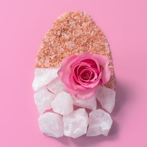 OGX Sensitive + Rose Water & Pink Sea Salt Scrub And Wash 577ml •