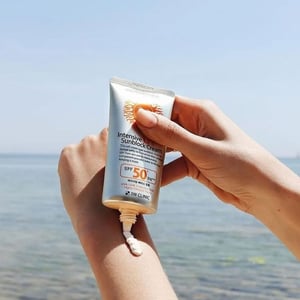 3W Clinic Intensive UV Sunblock Cream SPF50 PA+++ 70ml •