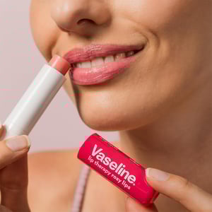 Vaseline Rosy Lips Lip Care 4.8g •