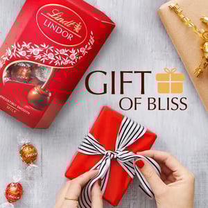 Lindt LINDOR Milk Chocolate Truffles Box 200g •