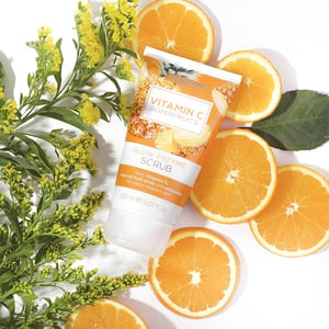 CREIGHTONS Vitamin C Superfruits Glow Enzyme Scrub 150ml•