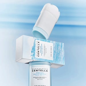 SKIN1004 Madagascar Centella Hyalu Cica Silky fit Sun Stick 20g SPF50+ PA++++ •