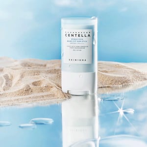 SKIN1004 Madagascar Centella Hyalu Cica Silky fit Sun Stick 20g SPF50+ PA++++ •