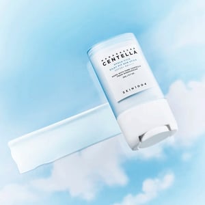 SKIN1004 Madagascar Centella Hyalu Cica Silky fit Sun Stick 20g SPF50+ PA++++ •
