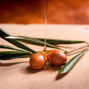 OGX Shine + Argan Oil Of Morocco Heat Protect Hair Spray 177ml •