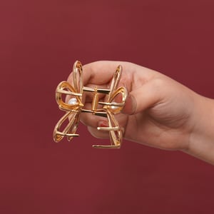 Flower Shape With Pearl Metal Clip - Bronze